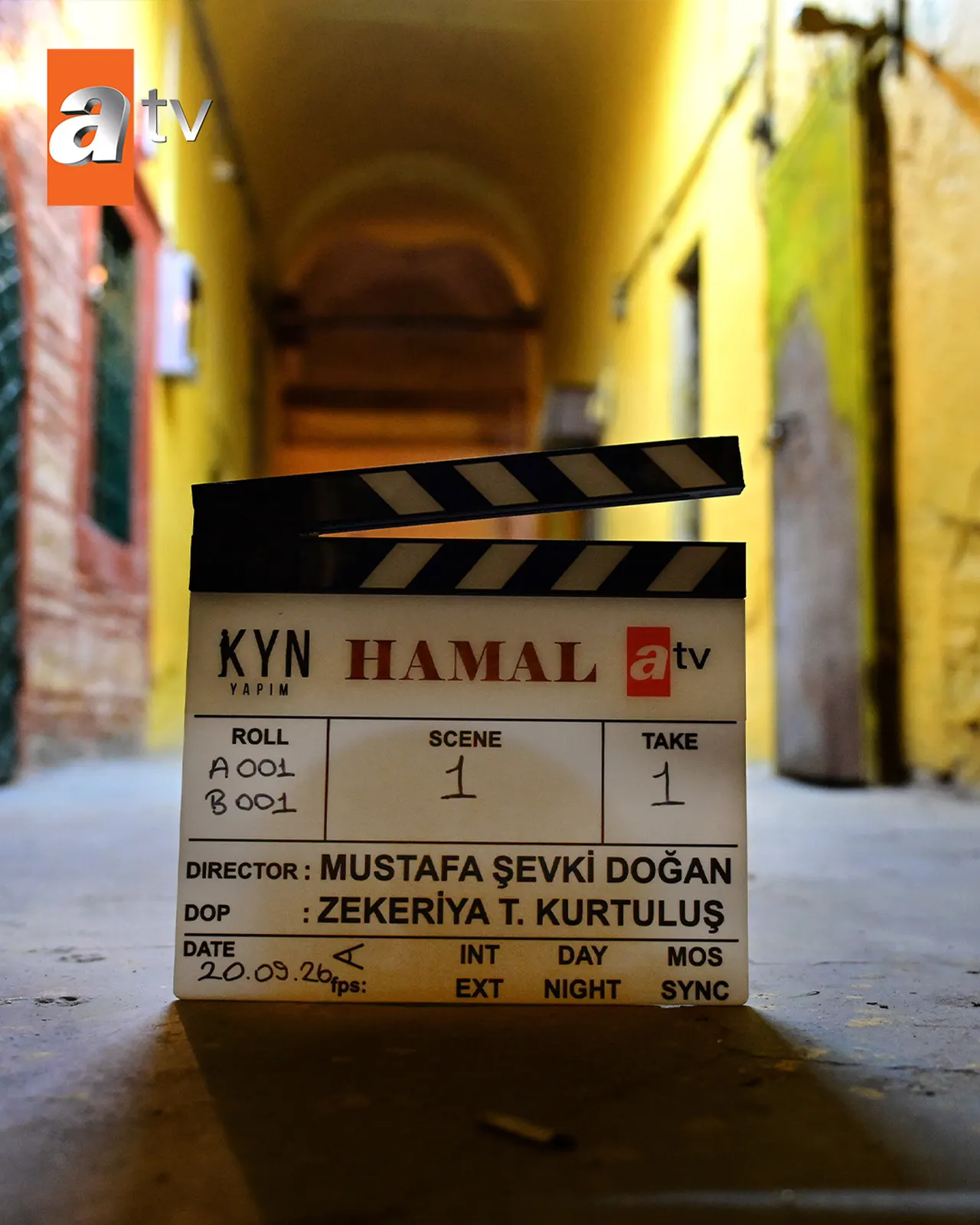Hamal dizisinin ilk çekimine ait klaket sokakta görülüyor.